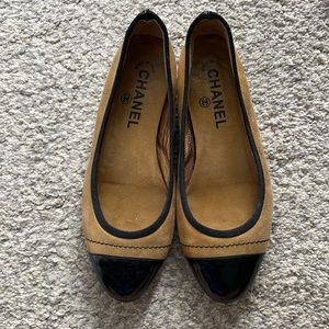 EUC Chanel Metallic Gold Flats in size 7